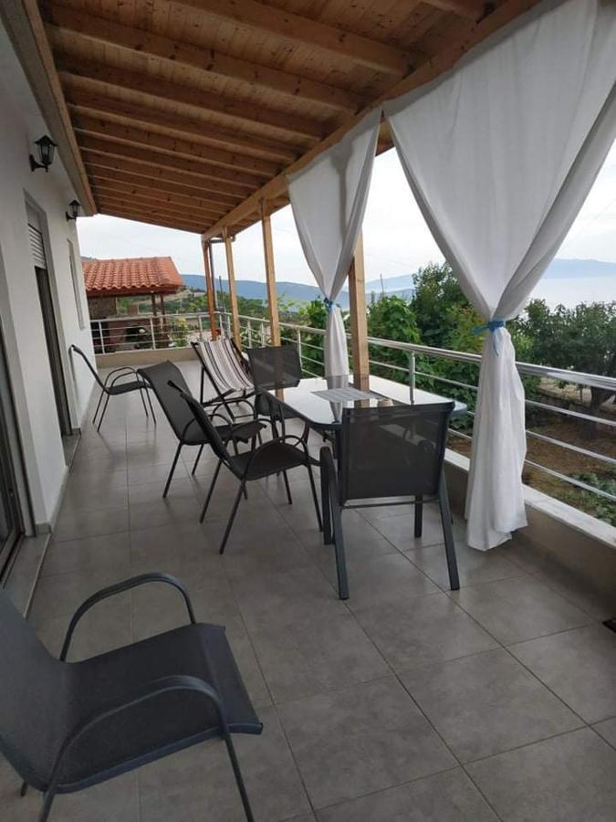 View Apartment Lukove Bagian luar foto