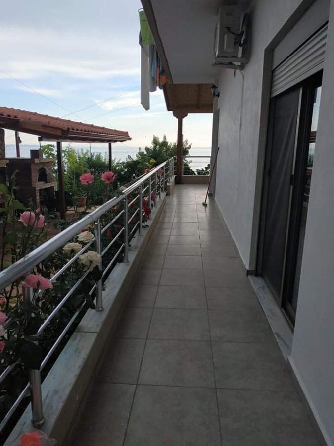 View Apartment Lukove Bagian luar foto