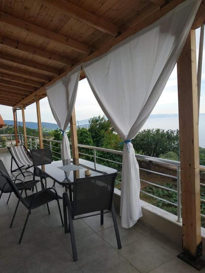 View Apartment Lukove Bagian luar foto