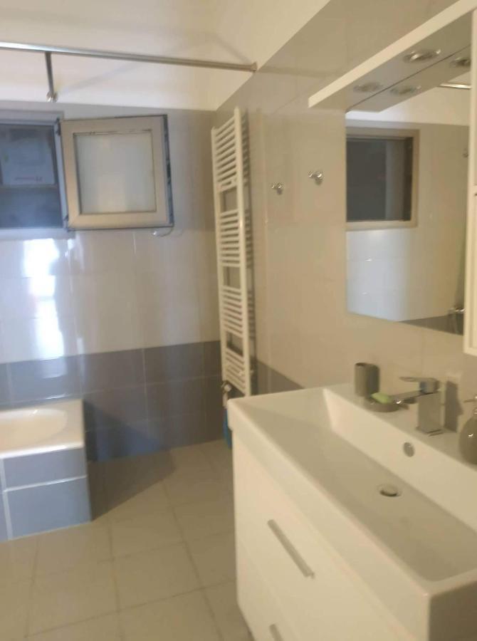 View Apartment Lukove Bagian luar foto