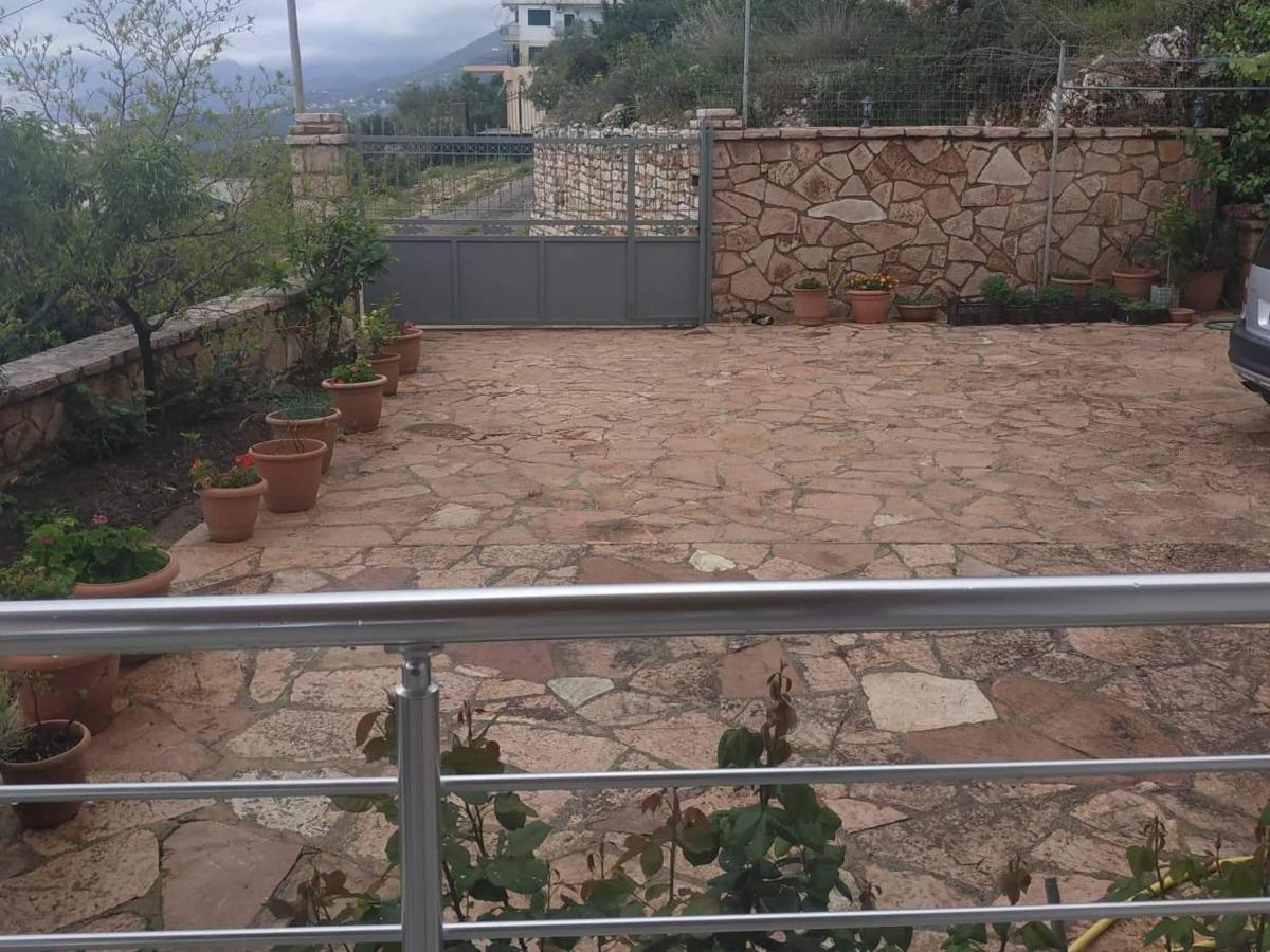 View Apartment Lukove Bagian luar foto