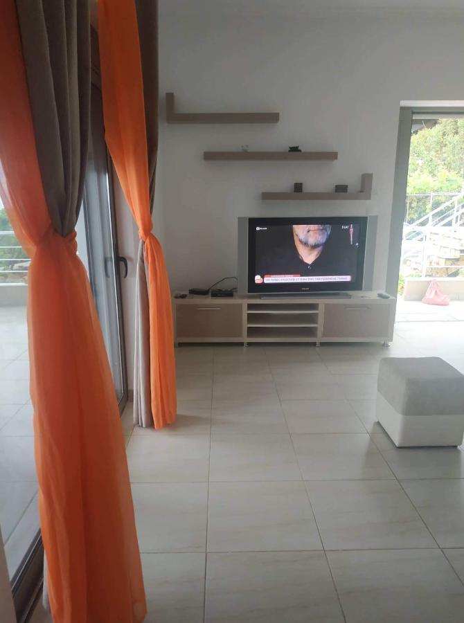 View Apartment Lukove Bagian luar foto