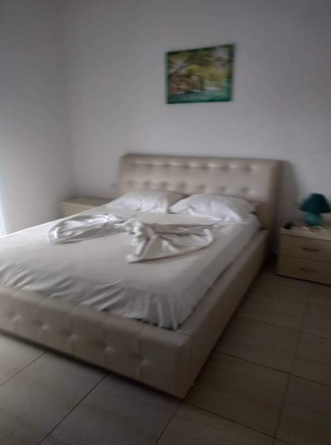 View Apartment Lukove Bagian luar foto